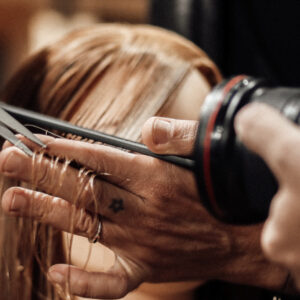 Wspieramy salony fryzjerskie – akcja Powrót do koloru